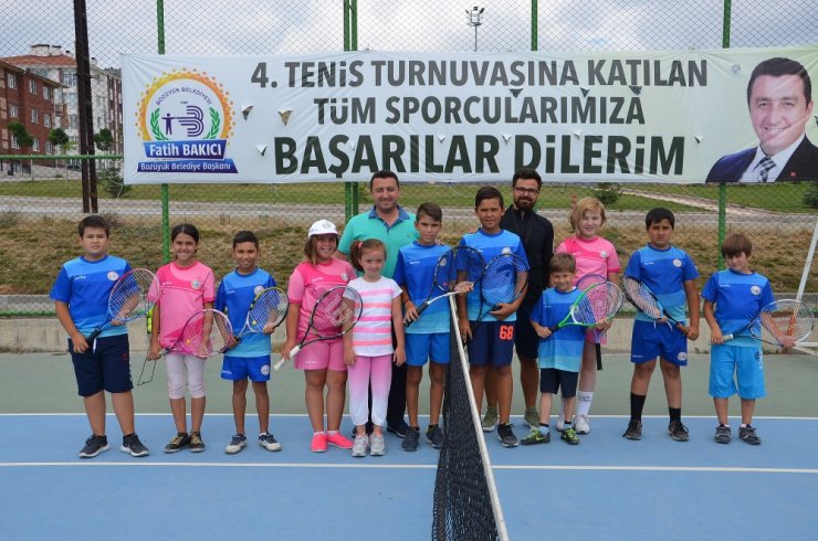 Başkan Bakıcı tenis turnuvasına katılan sporculara başarılar diledi