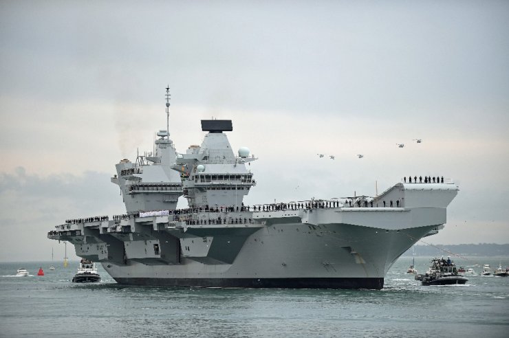 Birleşik Krallığın yeni uçak gemisi ’HMS Queen Elizabeth’ limana geldi