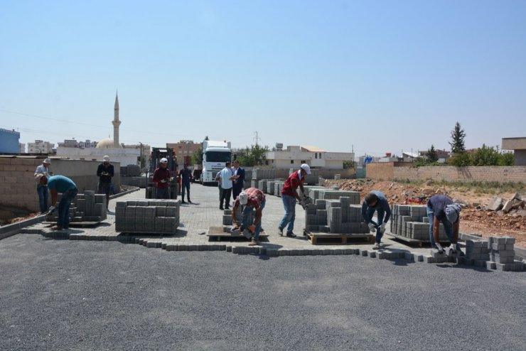 40 derece sıcakta 40 bin metrekare kilitli parke taşı döşendi