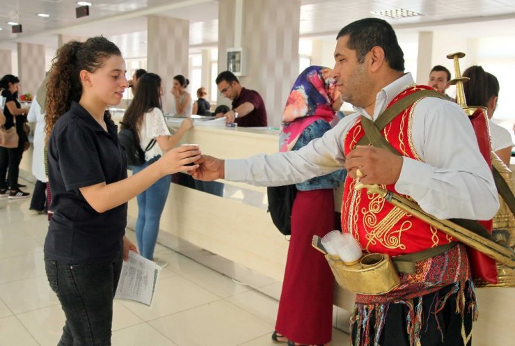 Üniversitede meyan şerbetli kayıt