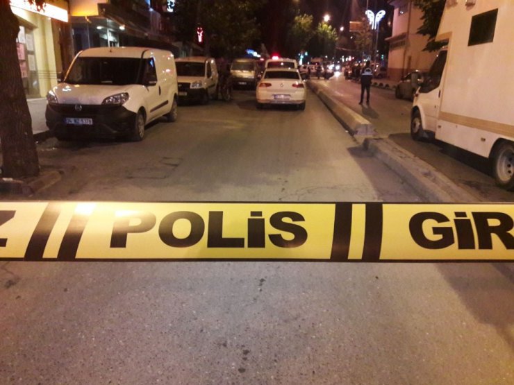 Gaziosmapaşa’da Olaylı Gece: 1’i Polis 2 Yaralı