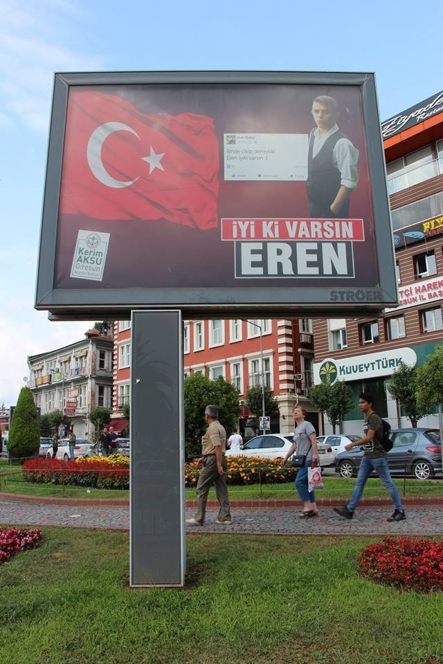 Giresun Belediyesi şehrin her yerini ‘ İyi ki varsın Eren’ afişi ile süsledi.