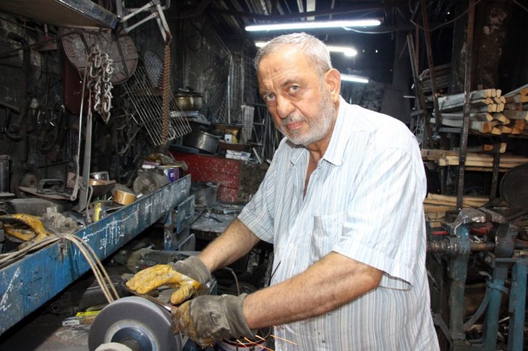 50 yıllık demirciden “Bıçakları son güne bırakmayın” uyarısı