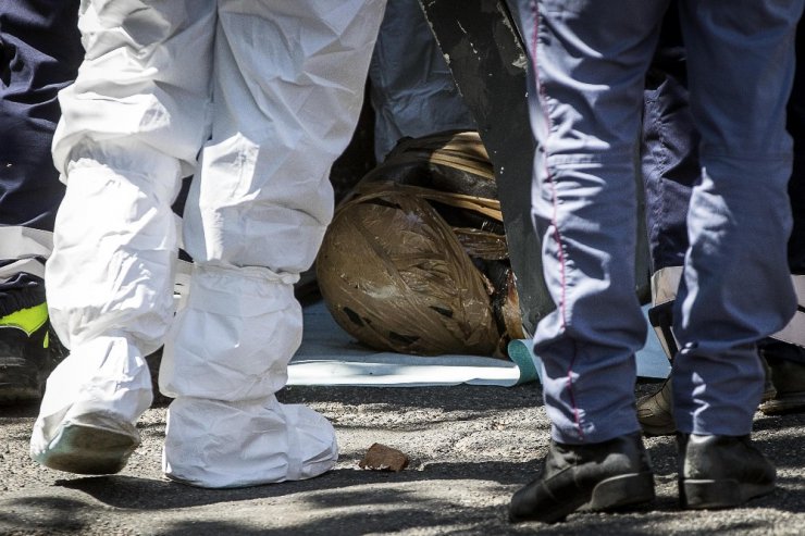 İtalya’da çöp konteynerinde bir kadına ait kesilmiş ayaklar bulundu