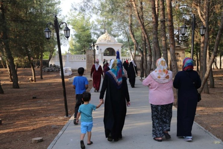 Kuran kursu öğrencileri Eyüp Nebi Türbesine götürüldü