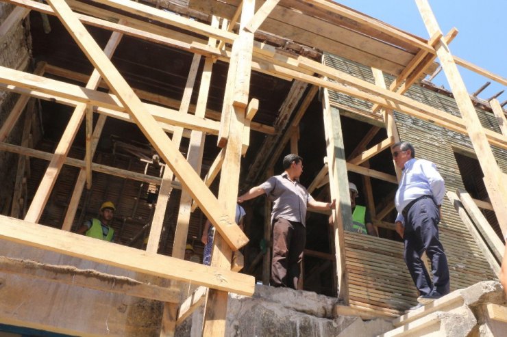 Kuşadası Belediyesi tarihi dokuyu koruma projelerine devam ediyor