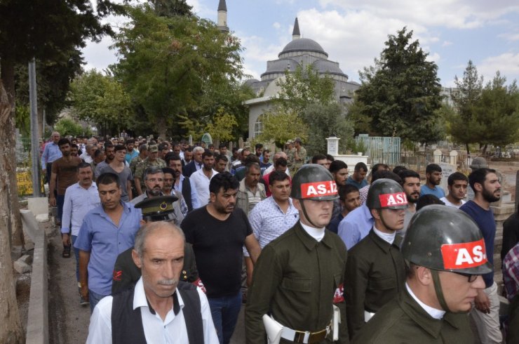 Bıçaklanarak hayatını kaybeden asker defnedildi