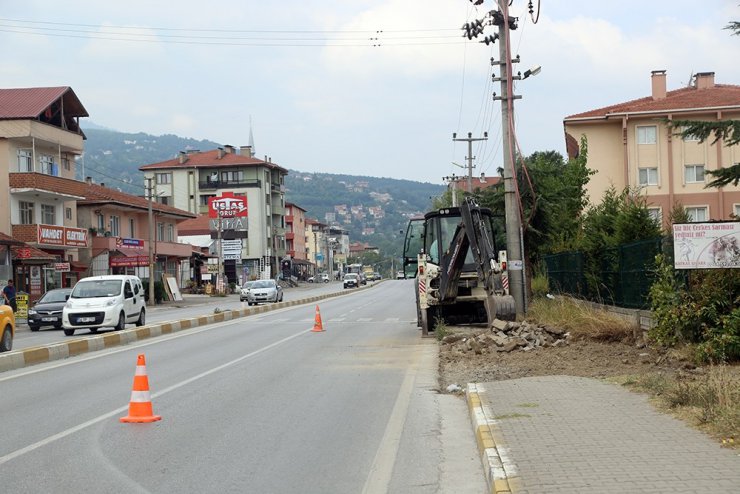 Sapanca da kaldırımlar yenileniyor