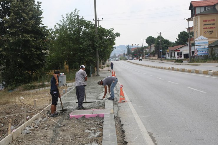 Sapanca da kaldırımlar yenileniyor