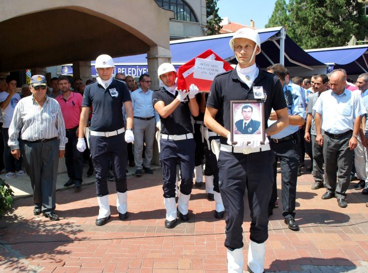 Hayatını kaybeden polis memuru son yolculuğuna uğurlandı