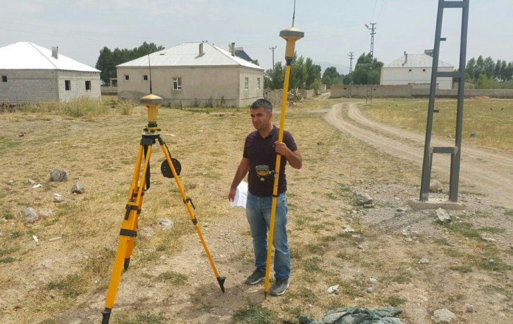 Çaldıran’da yeni yol açma çalışması