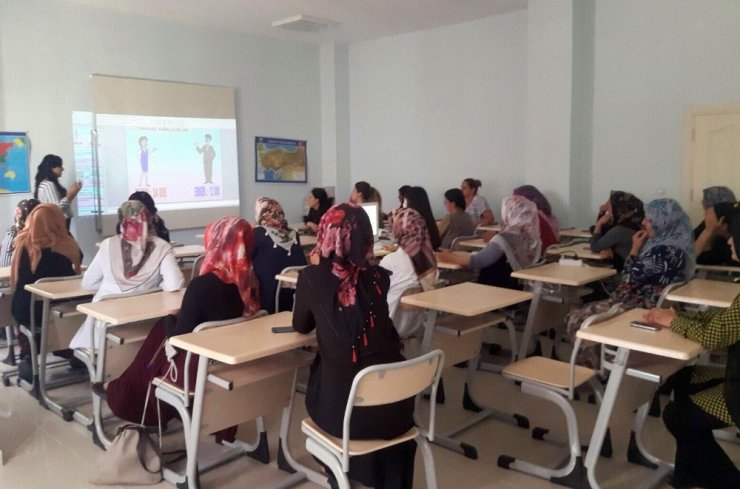 Gürpınar’da “Evliliği Sağlıklı Kılmanın Yolları” semineri