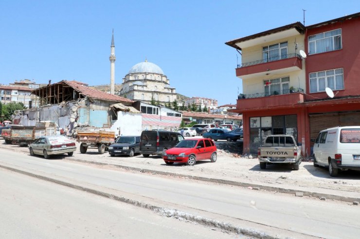 Büyük Cami görünmeye başladı