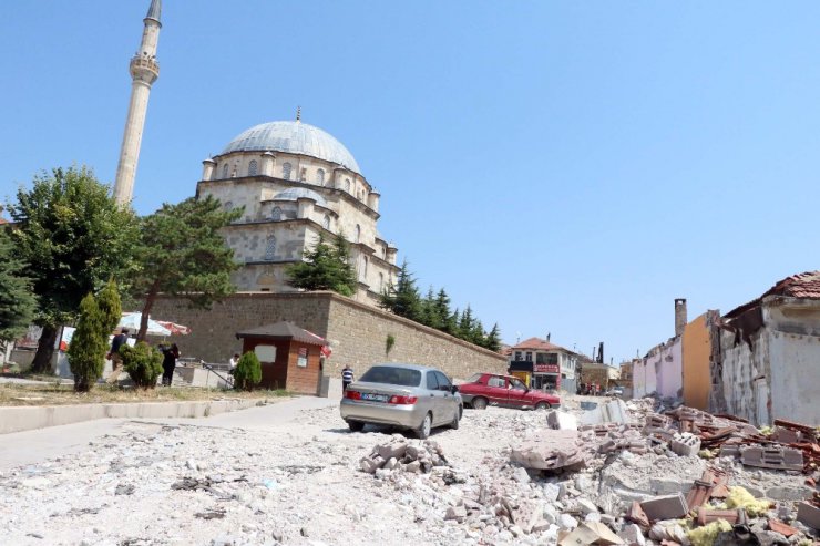 Büyük Cami görünmeye başladı