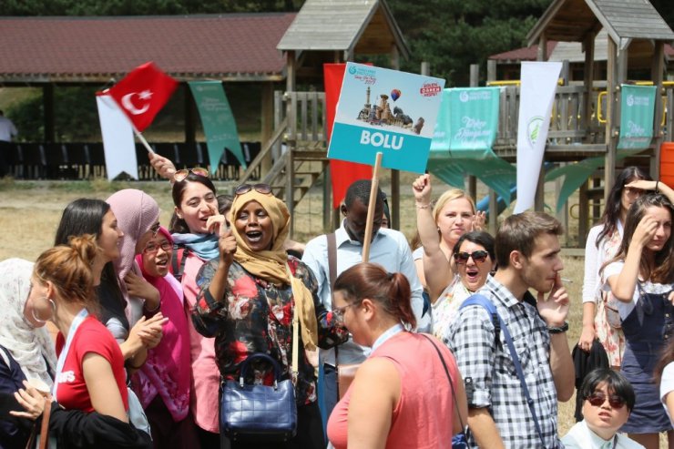 Yabancı öğrenciler Abant’ta doyasıya eğlendi