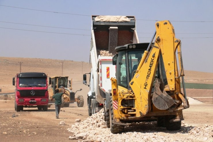 Akçakale’de yol çalışmaları hız kesmiyor