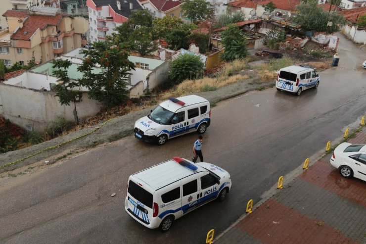 12 yaşındaki çocuk bulduğu el bombasını evine götürdü