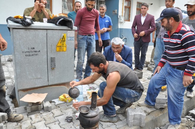 Başkan Karaçanta, işçilerle kahvaltı yaptı