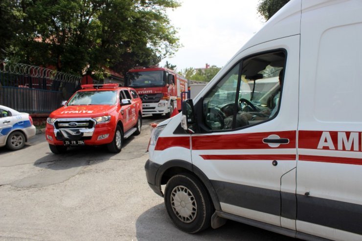 Erzurum’da askeri karargahta çıkan yangın paniğe yol açtı