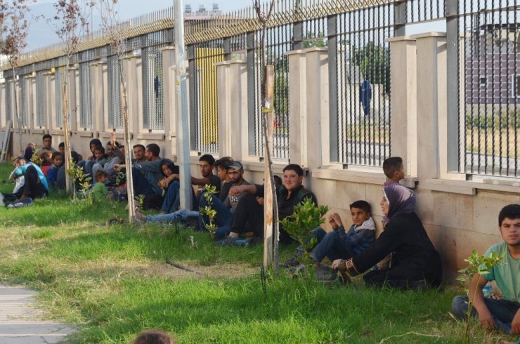 Hatay’da 80 kaçak göçmen yakalandı