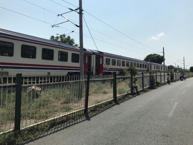 Manisa’da trenin çarptığı 14 yaşındaki çocuk öldü