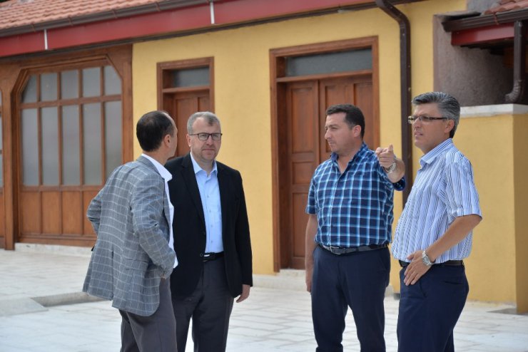 Milletvekili Eldemir Başkan Bakıcı ile birlikte Tekke Mahalle Camii’nde incelemelerde bulundu