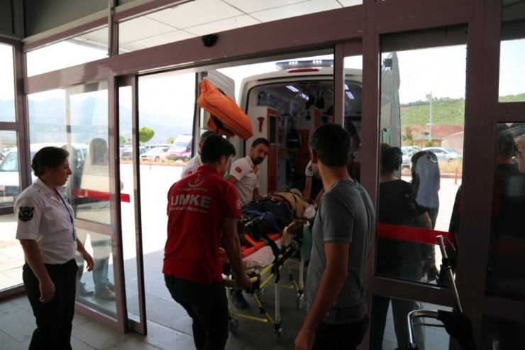 Tunceli’de ambulans ile otomobil çarpıştı: 3 yaralı