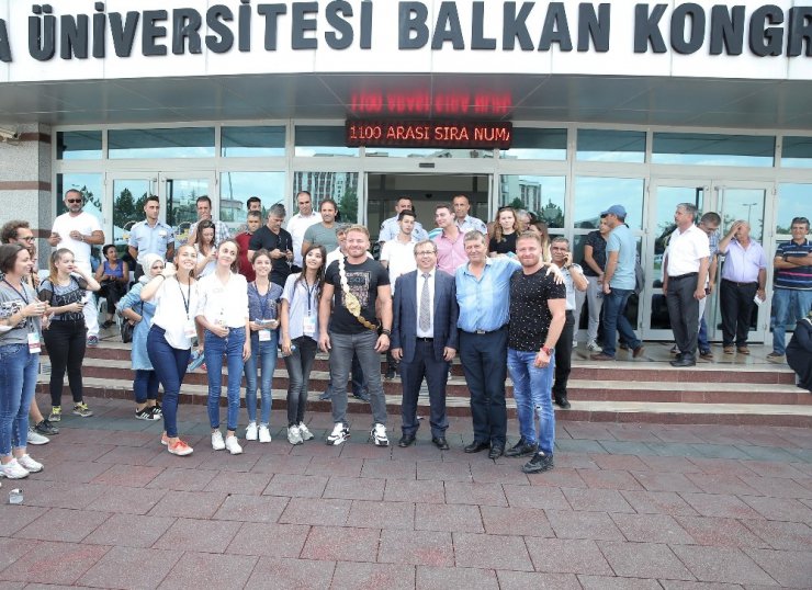 Antalyalı başpehlivan eğitim hayatını Edirne’de sürdürecek