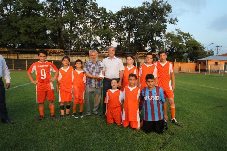 Yaz kuran kursu futbol final maçında Pazarköy şampiyon oldu