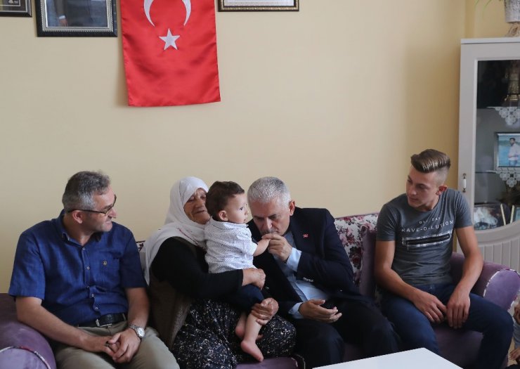 Başbakan Yıldırım’dan 15 Temmuz şehidi Samet Cantürk’ün ailesine taziye ziyareti