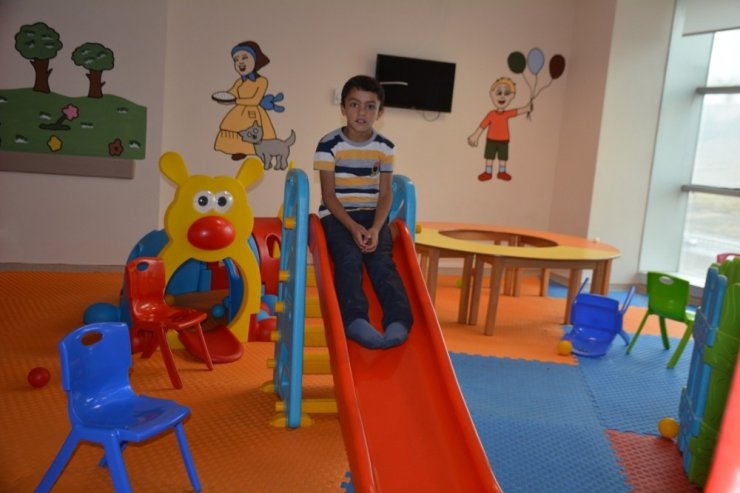 Hastanede çocuklar için oyun alanı kuruldu