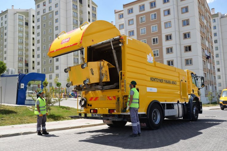 Kurban Bayramı öncesinde konteynerler temizlendi