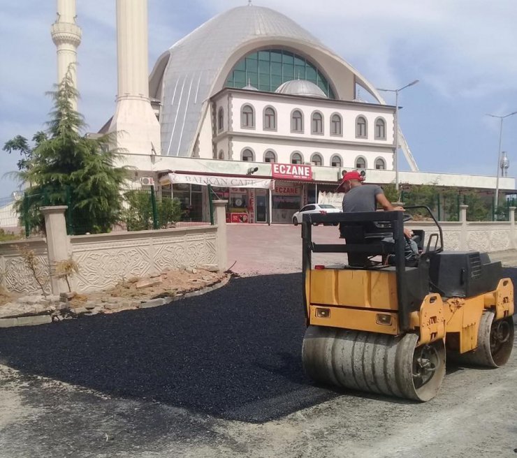 Körfez’de asfalt çalışmaları sürüyor