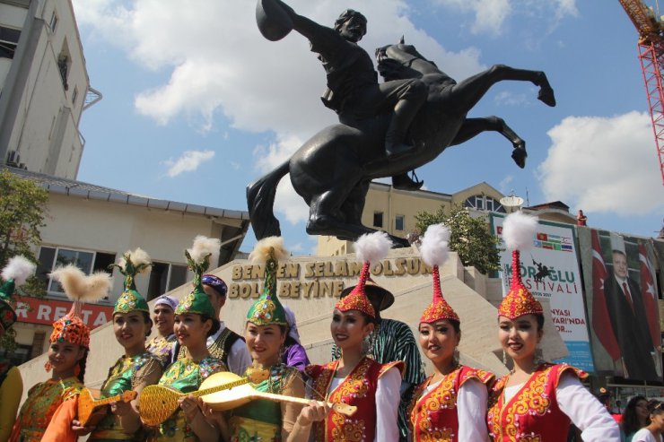 Köroğlu Festivali renkli görüntülerle başladı