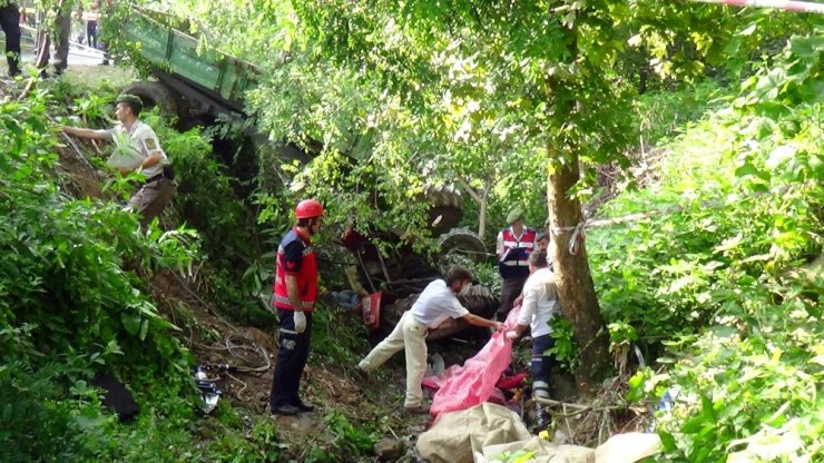 Fındık işçilerini taşıyan traktör dereye devrildi: 7 ölü, 10 yaralı