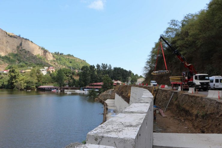 Bakan Soylu’nun talimatının Sera Gölü’ndeki beton perde yıkımı sürüyor