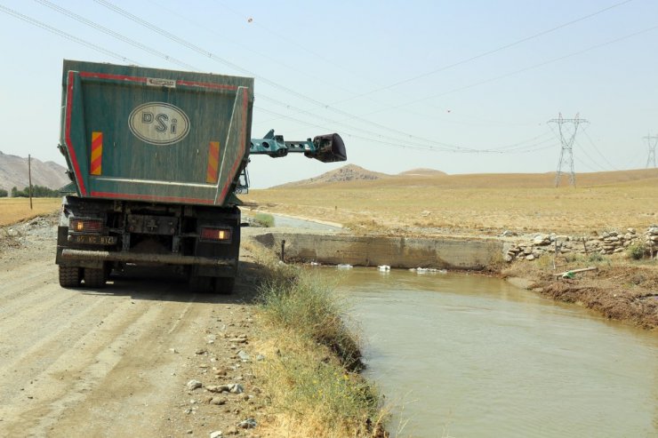 Selden kapanan yollar temizleniyor