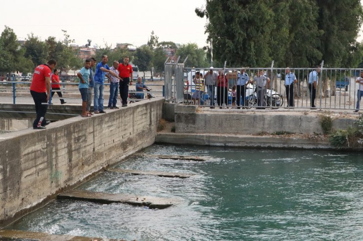 CANKUR ve su altı polisi kanala düşen çocuğu arıyor