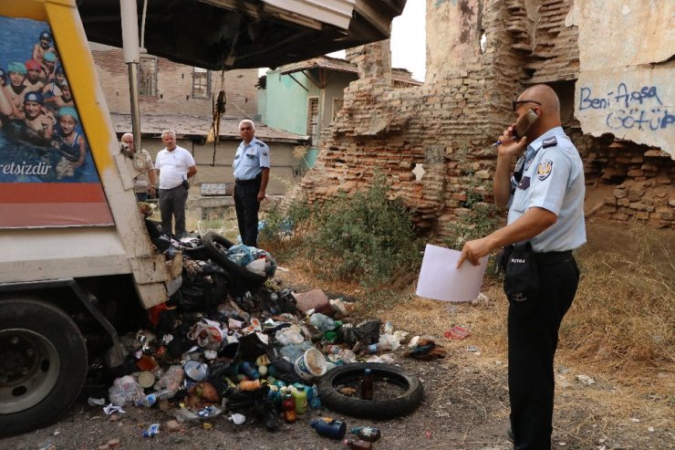 Matbaa malzemeleri çöp kamyonunda patladı: 2 yaralı