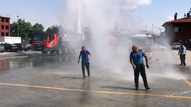 25 yıllık itfaiyeciyi böyle uğurladılar