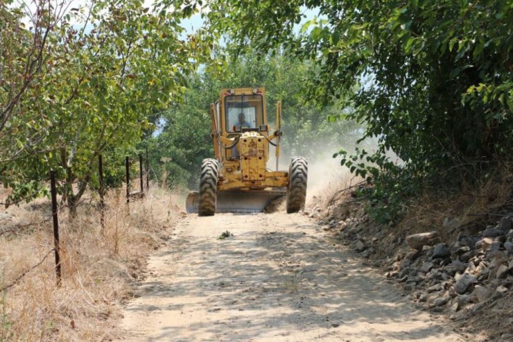 Büyükşehir ekipleri Kuyucak’ta bağlantı yollarını yeniliyor