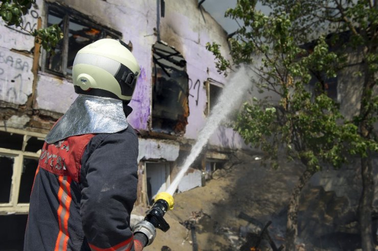 Başkent’te peş peşe korkutan yangınlar: 4 vatandaşı itfaiye kurtardı