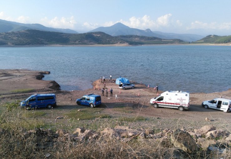 Balık tutarken düştüğü suda boğuldu