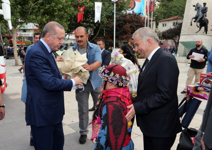 Cumhurbaşkanı Erdoğan, Denizli Büyükşehir Belediyesini ziyaret etti