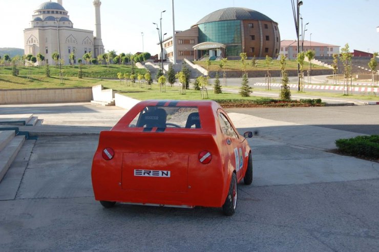 Bitlis Eren Üniversitesi bölgenin ilk elektrikli arabasını üretti