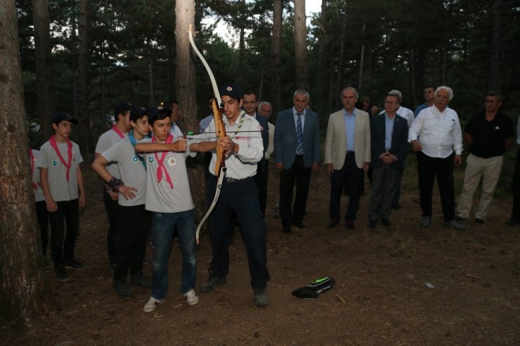 Altepe kamp ateşini yaktı