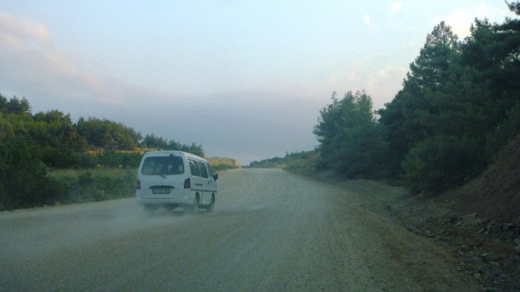 Deresakarı köylüleri yollarının asfalt olmasını istiyor