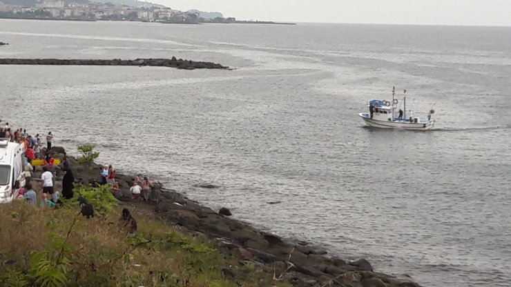 Giresun’da adli dengesi bozuk vatandaş denize atlayarak intihar etti