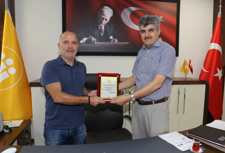 ‘Hayır Mağazası’na verilen desteğe plaketli teşekkür