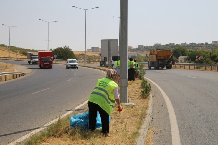 Siirt’te yol kenarları temizleniyor